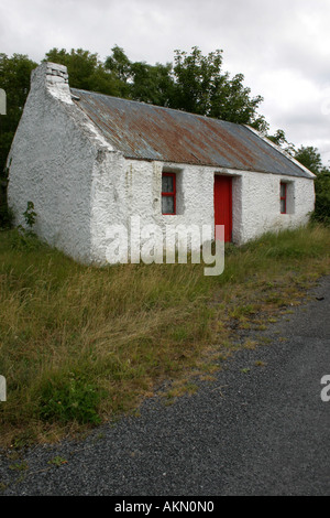 traditionelle irische Cottage am Burren im County Clare, Irland Stockfoto