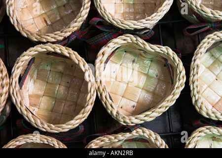 geflochtenen Korb in Herzform allein in Thailand Markt Stockfoto