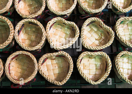 geflochtenen Korb in Herzform allein in Thailand Markt Stockfoto