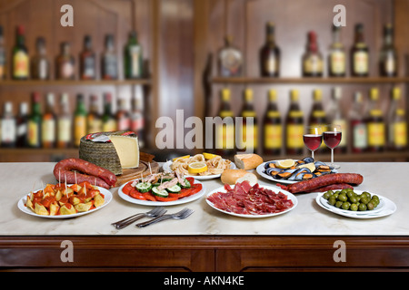 Auswahl an spanischen Tapas, Madrid, Spanien, panorama Stockfoto