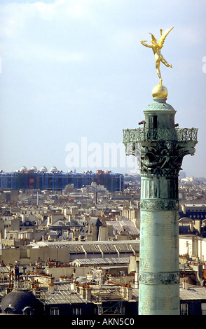 PARIS Frankreich, Stadtbild 'Spirit of Liberty' Statue auf der Bastille Säule / (Kredit-Architekt: Jean-Louis Duc) szenisch, Engelsstatue paris, romantisch Stockfoto