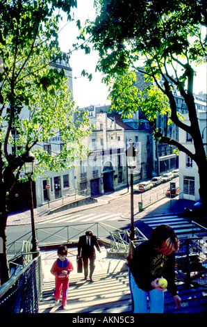 PARIS Frankreich, Leute klettern, Scenic View, Leute gehen Treppen auf der 'Street Scene' Fußgängerbrücke über den Canal Saint Martin Stockfoto