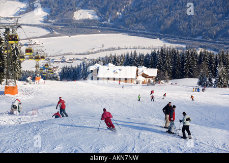 Blick von der Piste in Flachau 927 m Salzburger Land Österreich Stockfoto