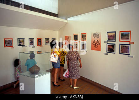 Puerto Ricaner, Puerto Rican Familie, Touristen, Besucher, Besuch, Tibes Indigenen zeremonielle Zentrum, in der Nähe von Ponce, Puerto Rico, West Indies Stockfoto