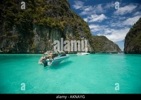 Ausflug zum Schnorcheln, Pileh eine wunderschöne malerische Lagune Ko Phi Phi Leh Ko Phi Phi Inseln Krabi Thailand Stockfoto