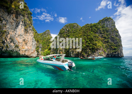 Ausflug zum Schnorcheln, Pileh eine wunderschöne malerische Lagune Ko Phi Phi Leh Ko Phi Phi Inseln Krabi Thailand Stockfoto