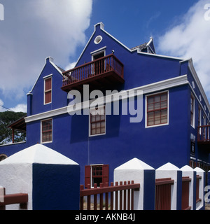 Schöne Architektur des Hauses typisch holländischen Stil mit Balkon in Otrabanda Bezirk von Willemstad Curacao Karibik Stockfoto