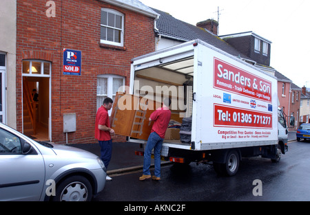 Entfernung LKW vor einem Haus, Umzüge LKW Verpackung Stockfoto