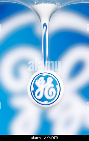 Logo von General Electrics im Wassertropfen Stockfoto