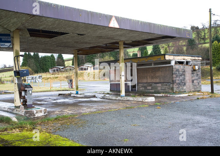 Zerstörten verlassenen geschändeter Tankstelle und Motel Gebäuden Wales UK Stockfoto