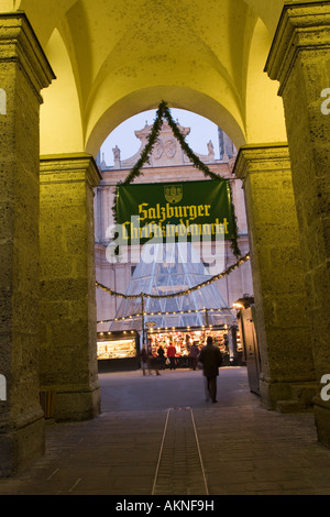 Einstieg in die Salzburger Christkindlmarkt Weihnachtsmarkt Salzburg Salzburg Österreich Stockfoto