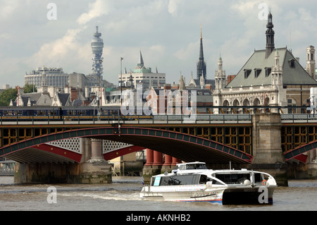 Blackfriars-Brücke über den Fluss Themse London England UK Stockfoto