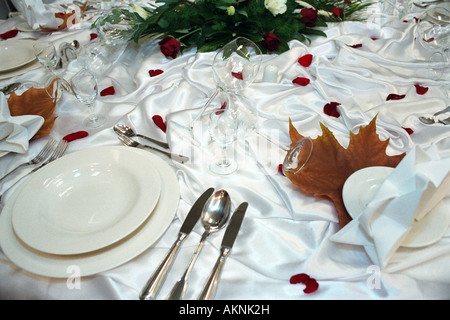 Dekorierten Tisch bei einer Hochzeit Messe in Poznan, Polen Stockfoto