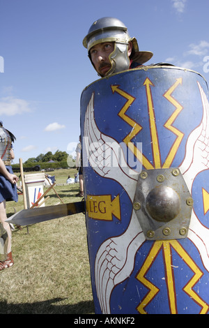 Corbridge Hadrians Wall römischer Soldat mit Scutum Schild Schwert ein gladius Stockfoto