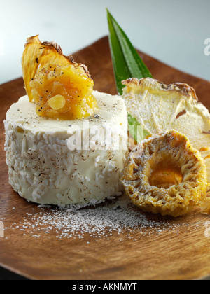 Kokos-Parfait mit getrockneten Früchten Gourmet Desserts redaktionelle Essen Stockfoto