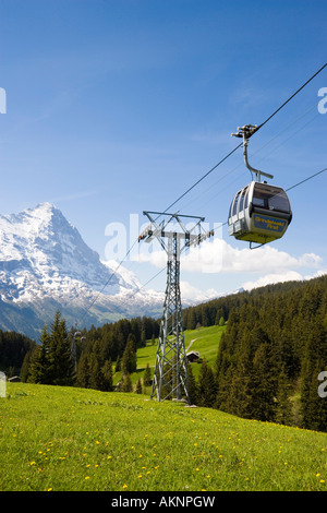 Seilbahn Firstbahn Eiger 3970 m im Hintergrund Grindelwald Berner Oberland Hochland Kanton Bern Schweiz Stockfoto