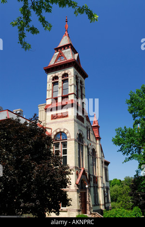 Perth County Gerichtshaus historisches Gebäude Stratford, Ontario am blauen Himmel Stockfoto