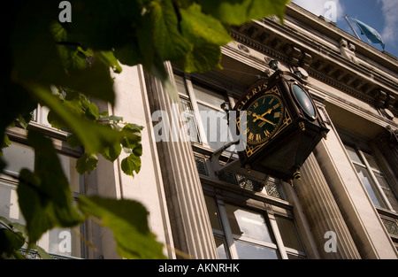 Die Uhr im Kaufhaus Clerys O' Connell Street, Dublin, Irland. Ein bekannter Treffpunkt für Menschen aus Dublin. Stockfoto