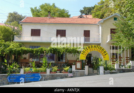 Internationalen Café in Platres am Südhang des Troodos-Gebirges auf der Mittelmeer Insel Zypern EU Stockfoto