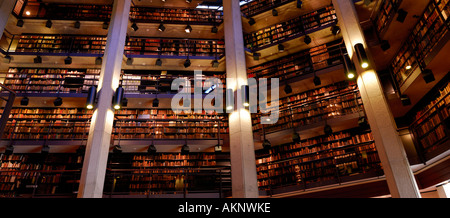 Panorama von innen Buch Stacks am Thomas Fisher Rare Book Library an Universität von Toronto Stockfoto