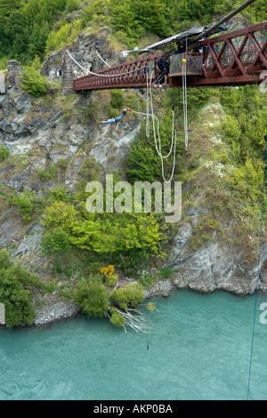 Bungee-Jumping von der Kawarau Bridge, Otago, South Island, Neuseeland Stockfoto