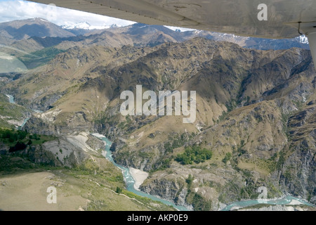 Luftaufnahme des Shotover River aus einem kleinen Flugzeug, in der Nähe von Queenstown, Südinsel, Neuseeland Stockfoto