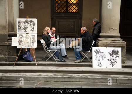 Ein Künstler zeigt sein Modell ihr Bild, Florenz, Italien Stockfoto
