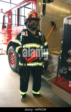 Feuerwehrmann mit Schutzausrüstung Stockfoto