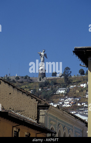 La Virgen de Quito Statue mit Blick auf die Altstadt, Quito, Ecuador Stockfoto