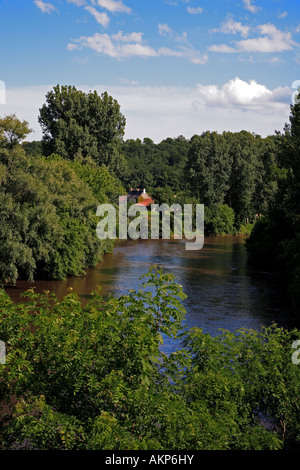 Der Fluss Vézère gesehen von der Château de Losse Stockfoto