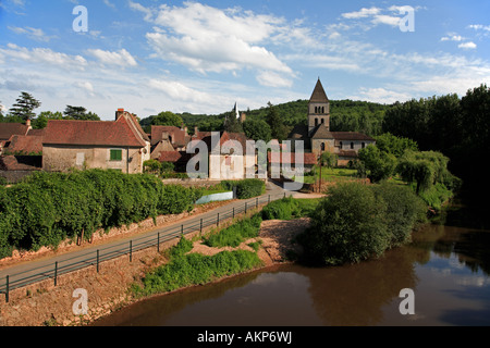 St Léon Sur Vézère über die Vézère Fluss angesehen Stockfoto