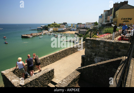 Rettungsboot Bahnhof Hafen und Nord-Strand am berühmten walisischen Küste Ferienort Tenby Pembrokeshire Wales UK GB Stockfoto