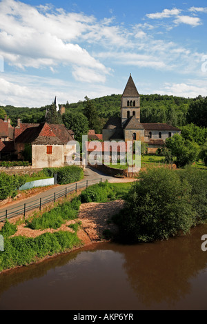 St Léon Sur Vézère über die Vézère Fluss angesehen Stockfoto