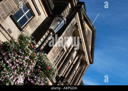 Rathaus und Sommer Blumen Harrogate North Yorkshire England Stockfoto