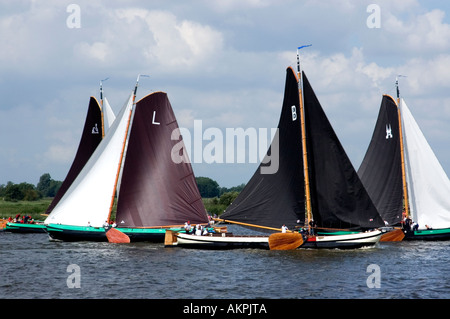 Niederlande Friesland Fryslan Skûtsjesilen Race Wettbewerb 100 Jahre Segeln Lastkahn Stockfoto