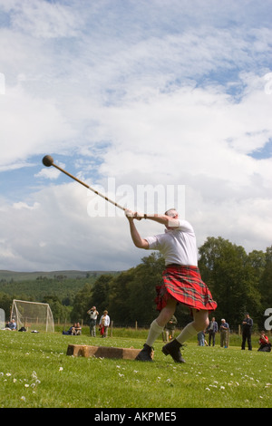 Schottische Highland Games   Hammerwurf bei Glengarry Gathering, Schottland, uk Stockfoto