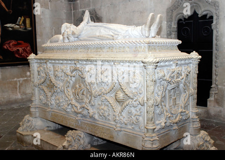 Grab von Vasco da Gama (1468-1523) im Inneren der Kirche von Santa Maria im 16. Jahrhundert Kloster Mosteiro Dos Jeronimos Stockfoto