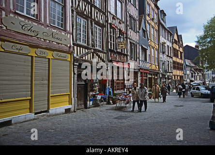 ROUEN Normandie Frankreich EU April typische alte Holzbauten in der Rue Martainville Stockfoto