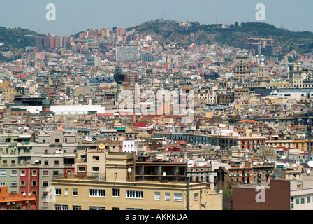 Blick auf Gebäude und Skyline in der dicht bevölkerten Stadt Barcelona eine spanische Stadtlandschaft in der Hauptstadt Kataloniens, Spanien, Europa, EU Stockfoto