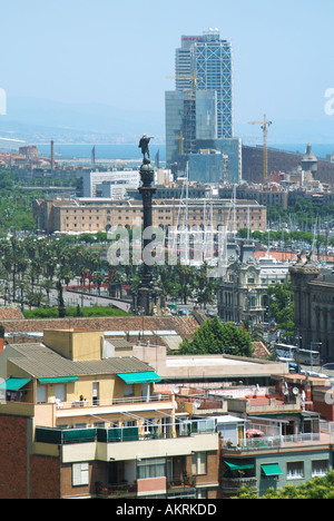 Blick auf Gebäude und Skyline in der dicht bevölkerten Stadt Barcelona eine spanische Stadtlandschaft in der Hauptstadt Kataloniens, Spanien, Europa, EU Stockfoto