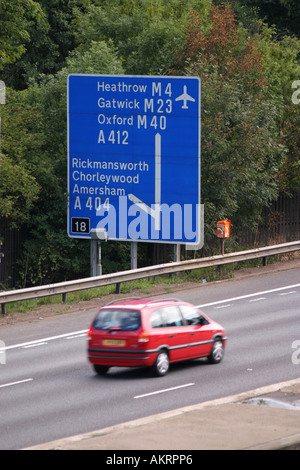 Ausfahrt 18 von der M25 in der Nähe von Chorleywood Hertfordshire United Kingdom Stockfoto