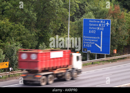 Ausfahrt 18 von der M25 in der Nähe von Chorleywood Hertfordshire United Kingdom Stockfoto