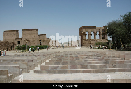 Sitzgelegenheiten für die light &amp; sound Show auf Philae Island Aswan, Ägypten Stockfoto