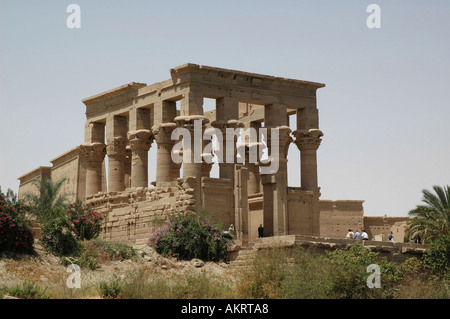 Römische Kiosk des Trajan Philae Assuan Ägypten Blick aus dem Nassersee Stockfoto