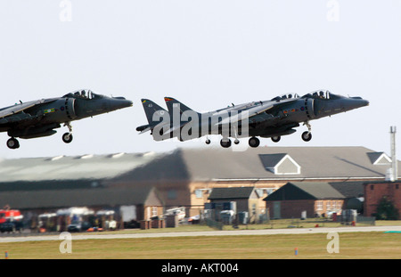 RAF Harrier GR7 Jet Fighter Flugzeug klettern aus ihren Flugplatz. Stockfoto