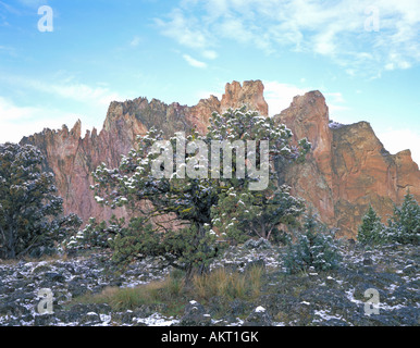 Ein Schneesturm besucht Smith Rock State Park, zentral-oregon Stockfoto