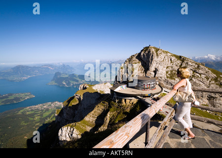 Aussichtspunkt Blick auf Hotel Bellevue vor Mount Esel Lake Luzern Pilatus Kulm Kanton Obwalden Schweiz Stockfoto