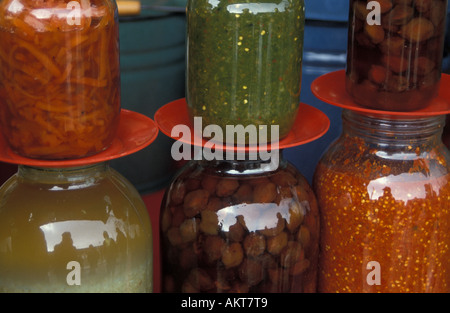 Gurken und Marmeladen in Kabul Basar Marktplatz Afghanistan Stockfoto