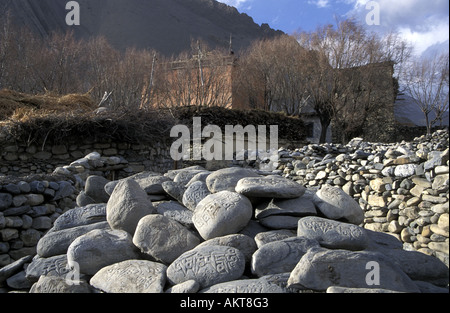 Mani-Steinen in Kagbeni Annapurna Trail Nepal Stockfoto