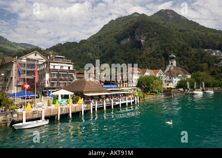 Blick über den Vierwaldstättersee, Gersau mit Pfarrkirche St. Marzellus Gersau Canton Schwyz Schweiz Stockfoto